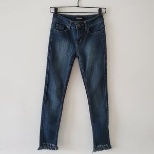 Frayed Hem Skinny Fit Ankle Jeans